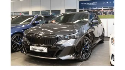 Gebraucht BMW 520 M Sport 197 PS (144 kW) 2024 Grau Kombi