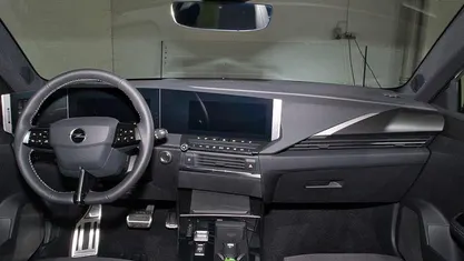 Lack weiss banquise/typ aussen Gebraucht 2024 Opel Astra GS Line Limousine | 23.990 € (Fairer Preis)