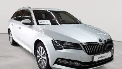 Gebraucht Skoda Superb Style 200 PS (147 kW) 2023 Brillantsilber metallic Kombi