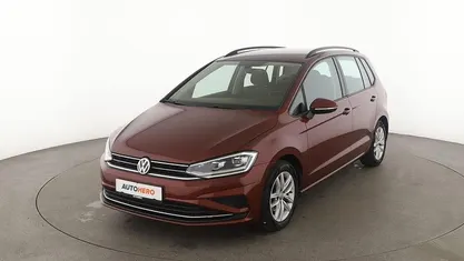 Rot Gebraucht 2019 VW Golf Sportsvan Comfortline Van / Kleinbus | 17.830 € (Fairer Preis)