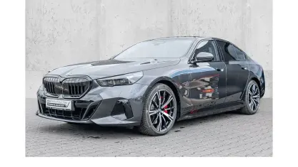 Gebraucht BMW 550e M Sport 313 PS (230 kW) 2025 Sophistograu brillanteffekt Limousine