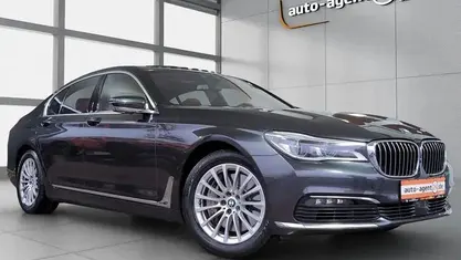 Usata BMW 750 Sport Line 449 CV (330 kW) 2017 Grigio Berlina
