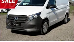 Weiß Gebraucht 2024 Mercedes Vito Van / Kleinbus | 36.593 € (Fairer Preis)