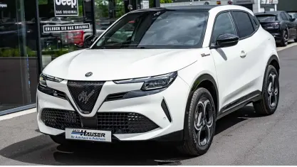 Neu Alfa Romeo Junior Edizione Speciale 145 PS (106 kW) 2026 Weiss SUV