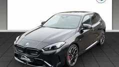 Saphirschwarz Neu 2025 BMW M135 M Sport Kleinwagen | 55.190 € (Fairer Preis)