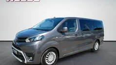 Grau Gebraucht 2022 Toyota Proace Verso Kombi | 35.900 € (Fairer Preis)