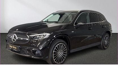 Używany Mercedes GLC300e AMG 333 KM (244 kW) 2025 Czarny SUV