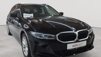 Gebraucht BMW 330 Sport Line 286 PS (210 kW) 2023 Schwarz uni Kombi
