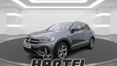 Indiumgrau (grey), metallic Gebraucht 2024 VW T-Roc R-line SUV | 31.200 € (Fairer Preis)