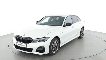 Gebraucht BMW 330e M Sport 2021 Weiß Limousine