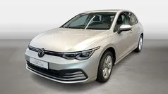 Silber Gebraucht 2023 VW Golf VIII Life Limousine | 21.820 € (Fairer Preis)