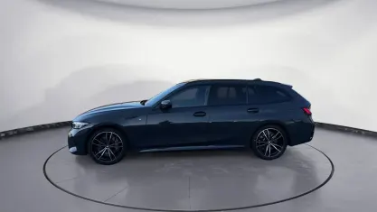 Gebraucht BMW 330 M Sport 286 PS (210 kW) 2023 Grau Kombi