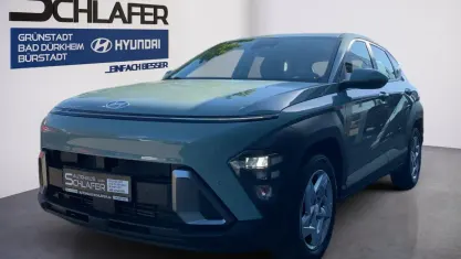 Gebraucht Hyundai Kona Select 139 PS (102 kW) 2025 Mirage green / sol SUV