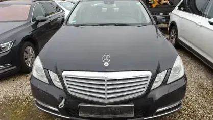 Używany Mercedes E250 204 KM (150 kW) 2011 Czarny Sedan/Limuzyna