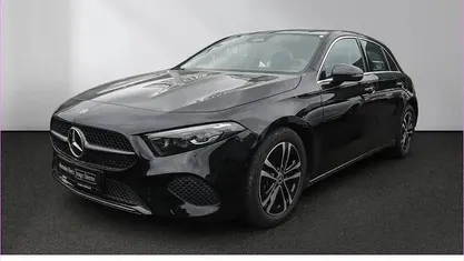 Gebraucht Mercedes A180 Progressive 136 PS (100 kW) 2024 Lack kosmosschwarz Limousine