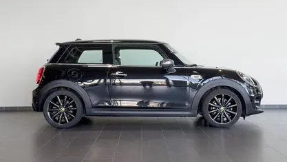 Schwarz Gebraucht 2021 Mini Cooper SE Kleinwagen | 16.999 € (Fairer Preis)