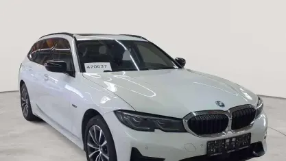Gebraucht BMW 330 Sport Line 184 PS (135 kW) 2022 Mineralweiß metallic Kombi