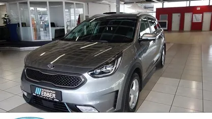 Grau Gebraucht 2018 Kia Niro Spirit SUV | 15.979 € (Fairer Preis)