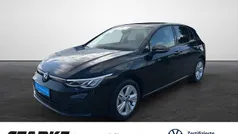 Gebraucht 2024 VW Golf VIII Life Limousine | 27.640 € (Fairer Preis)