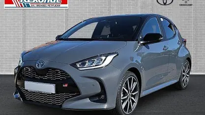 Käytetty Toyota Yaris Hybrid Sport 131 HP (96 kW) 2025 Harmaa Sedan