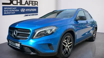 Gebraucht Mercedes GLA200 Urban 156 PS (114 kW) 2015 Suedseeblau  metalliclack SUV