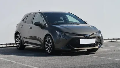 Oxide bronze Gebraucht 2020 Toyota Corolla Team Limousine | 17.990 € (Fairer Preis)