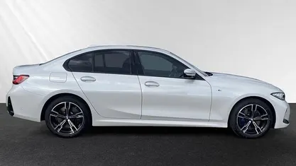 Gebraucht BMW 330e M Sport 292 PS (214 kW) 2024 Mineralweiss metallic Limousine