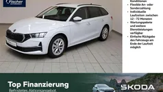 Moonweiß metallic Gebraucht 2024 Skoda Octavia Selection Kombi | 29.480 € (Fairer Preis)