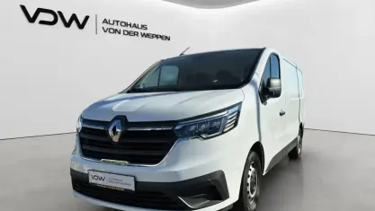 Gebraucht Renault Trafic Komfort 96 PS (70 kW) 2022 Weiß Van / Kleinbus