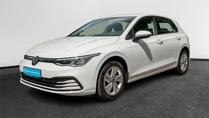 Pure white Gebraucht 2022 VW Golf VIII Life Limousine | 19.440 € (Guter Preis)