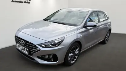 Gebraucht Hyundai i30 Trend 120 PS (88 kW) 2023 Silber Limousine