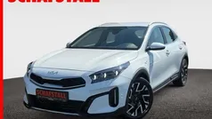 Weiss ((hw2) deluxeweiss met.) Gebraucht 2024 Kia XCeed Comfort SUV | 24.979 € (Guter Preis)