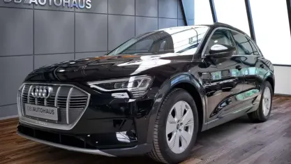 Gebraucht Audi e-tron Advanced Plus 300 kW (408 PS) 2022 Schwarz SUV