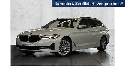 Gebraucht BMW 530e Sport Line 292 PS (214 kW) 2023 Mineralweiß Kombi