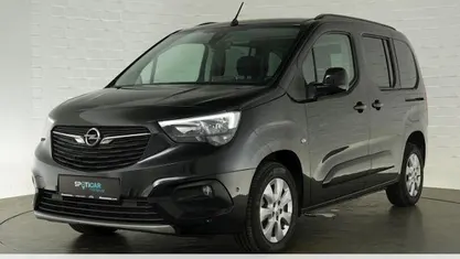 Schwarz Gebraucht 2023 Opel Combo-e Life Ultimate Van / Kleinbus | 21.924 € (Superpreis)