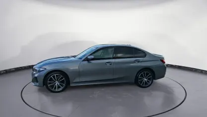 Gebraucht BMW 318 Sport Line 150 PS (110 kW) 2023 Grau Limousine