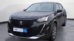 Lackierung schwarz perla nera/ Gebraucht 2022 Peugeot e-2008 Active SUV | 18.690 € (Fairer Preis)