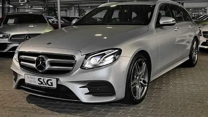 Iridiumsilber metallic Gebraucht 2019 Mercedes E300 AMG Kombi | 32.790 € (Fairer Preis)