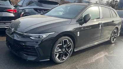 Gebraucht VW Golf VIII R-line 150 PS (110 kW) 2026 Kombi