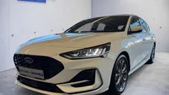 Weiß Gebraucht 2024 Ford Focus ST-Line Limousine | 24.990 € (Fairer Preis)