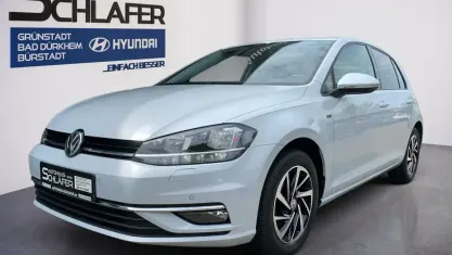 Używany VW Golf VII Join 110 KM (80 kW) 2018 Biały Sedan/Limuzyna