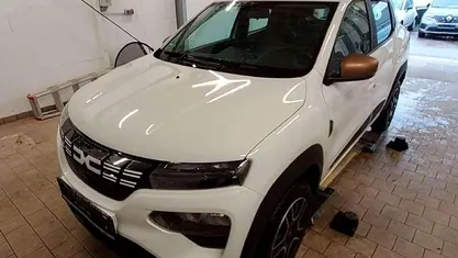Kaolinweiß Gebraucht 2023 Dacia Spring Extreme Kleinwagen | 12.998 € (Fairer Preis)