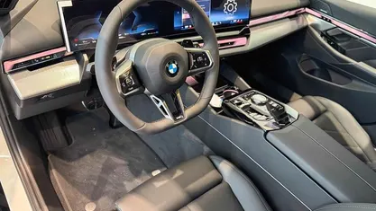 Neu BMW 520 M Sport 197 PS (144 kW) 2026 Alpinweiss iii Kombi