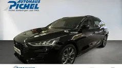 Schwarz(metallic) Gebraucht 2024 Ford Focus ST-Line Kombi | 26.895 € (Fairer Preis)