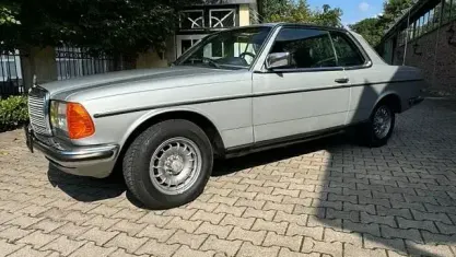 Usado Mercedes 280 185 CV (136 kW) 1983 Plateado Coupe