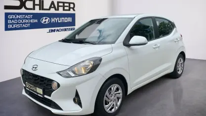 Gebraucht Hyundai i10 Trend 84 PS (61 kW) 2022 Weiß Kleinwagen