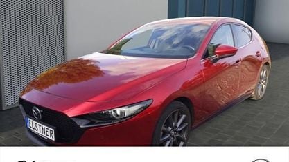 Używany Mazda 3 Selection 122 KM (89 kW) 2022 Czerwony Sedan/Limuzyna