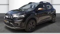 Perlmuttschwarz metallic Gebraucht 2024 Dacia Sandero Extreme Kleinwagen | 19.690 € (Fairer Preis)