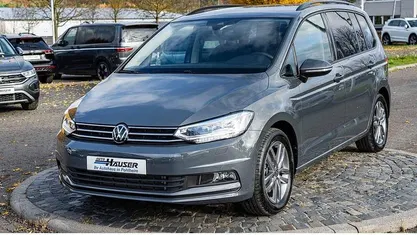 Grau Gebraucht 2025 VW Touran Comfortline Van / Kleinbus | 33.465 € (Fairer Preis)