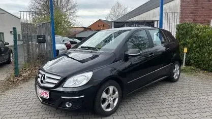 Używany Mercedes B200 136 KM (100 kW) 2011 Czarny Minivan